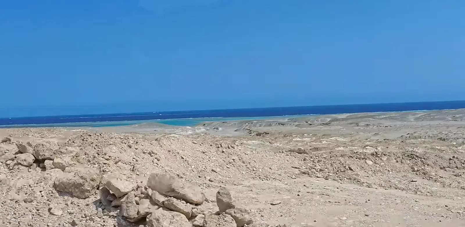 Red Sea road section on the private transfer route to Lazuli Hotel Marsa Alam