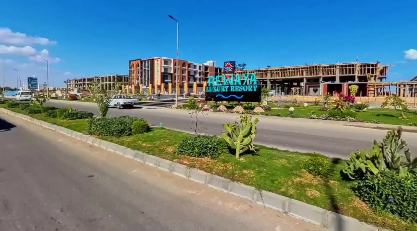 Road from Hurghada Airport to Rewaya Luxury Resort in north Hurghada